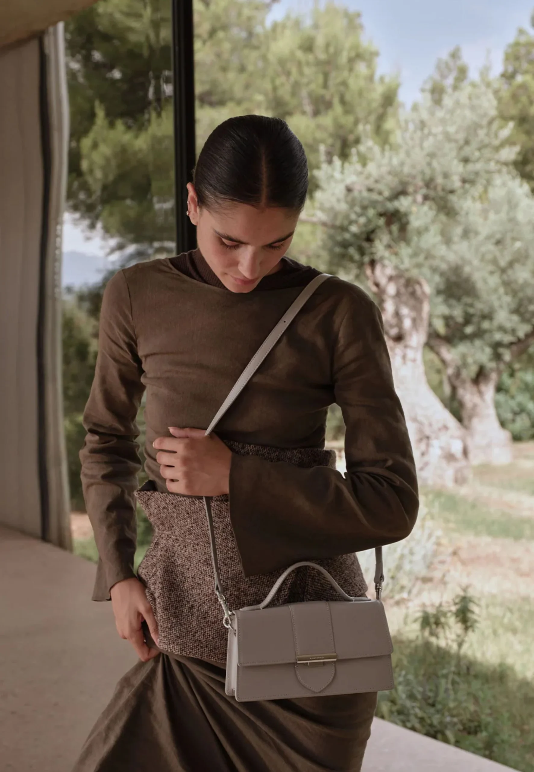 Lancaster Sac à main A rabat avec fermoir M Paris Ily 531-010 Galet Fonce – Image 7