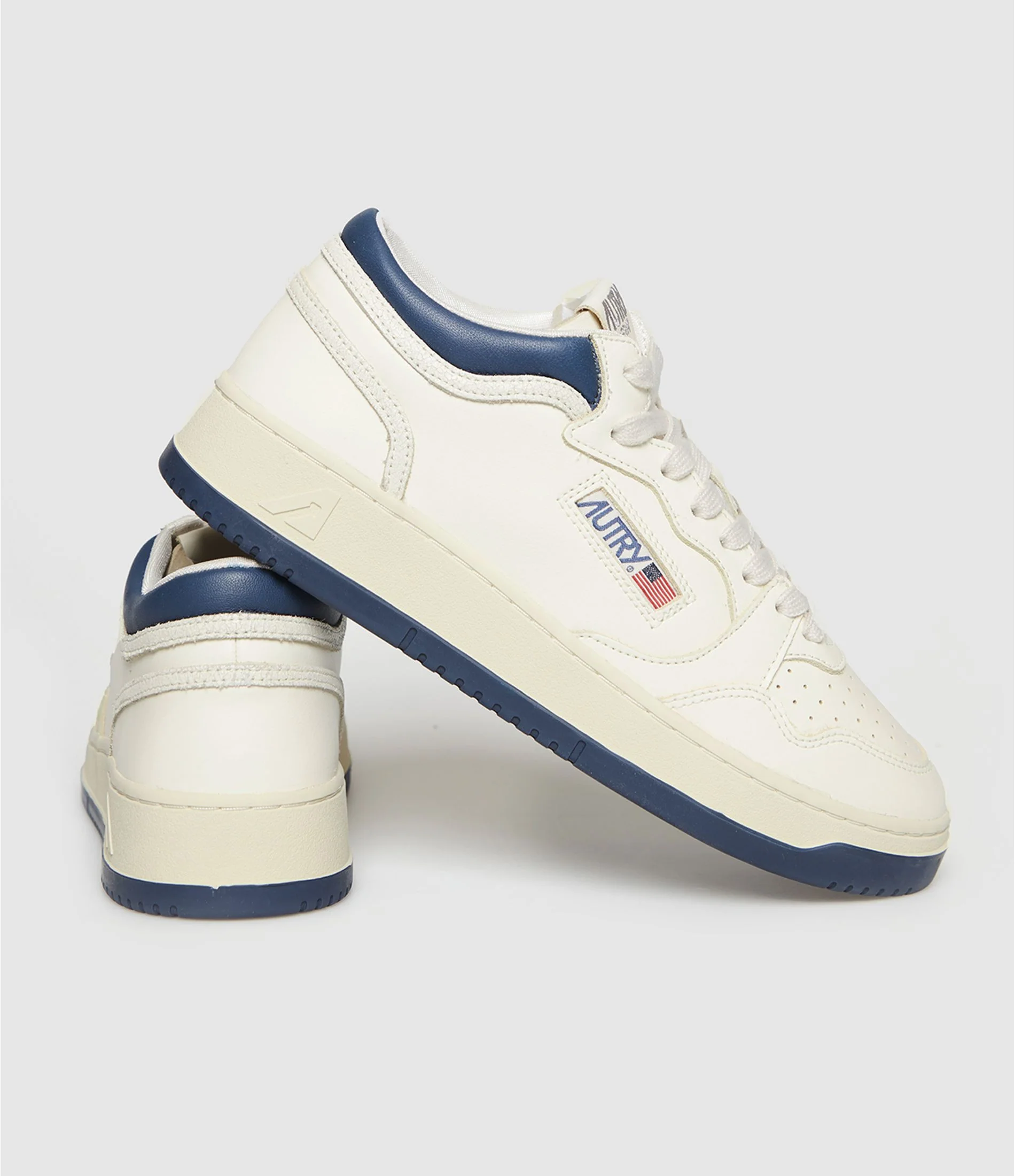 AUTRY BASKETS MED-WAY EN CUIR MARSHMALLOW ET ENSIGN BLEU – Image 3