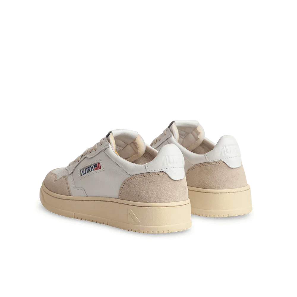 AUTRY BASKETS MEDALIST LOW EN CUIR BLANC ET DAIM BEIGE – Image 5
