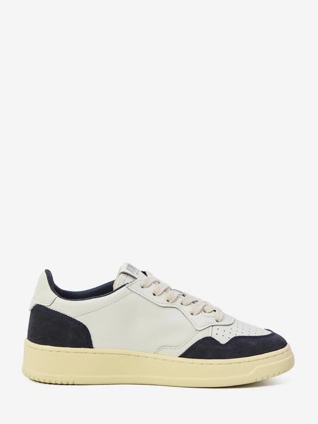 AUTRY MEDALIST LOW EN CUIR BLANC ET OCEAN BLUE – Image 4