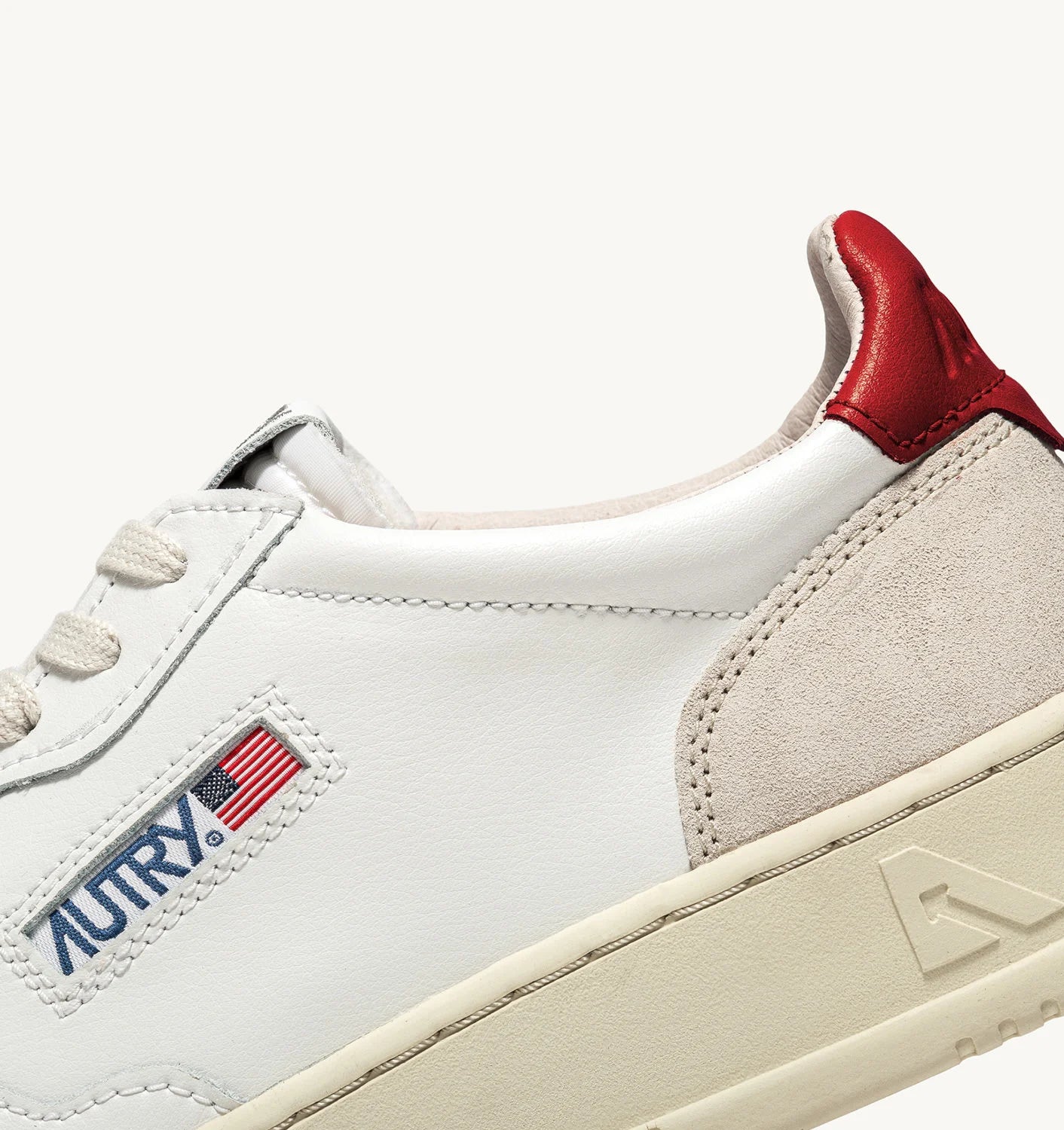 AUTRY MEDALIST LOW EN CUIR BLANC ET ROUGE ET DAIM BEIGE – Image 7