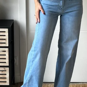 Jean coupe large bleu clair