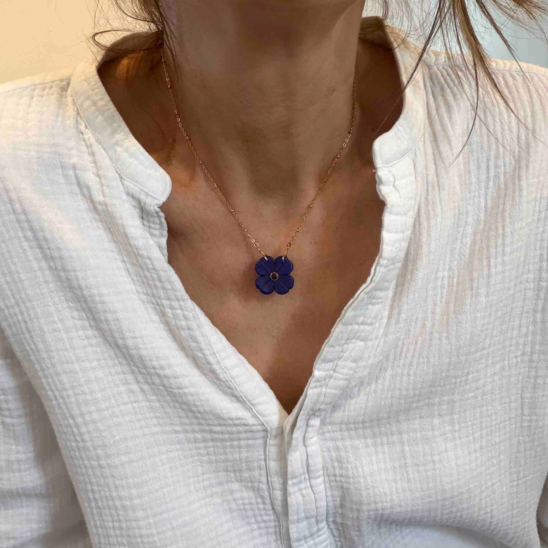 Collier Flower jade bleue - Le Monde est Stone – Image 2
